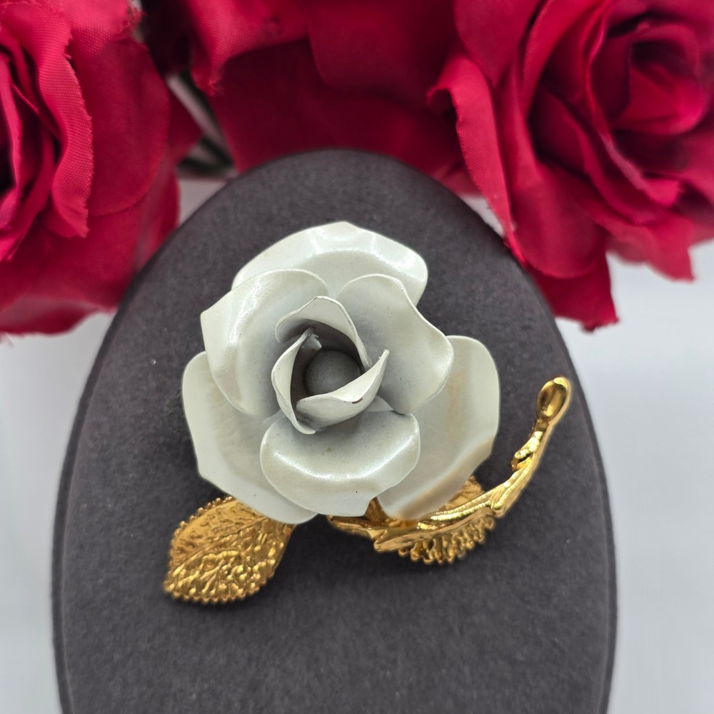 Vintage Giovanni White Enamel Rose Brooch Gold Tone Textured Leaf Pin Signed